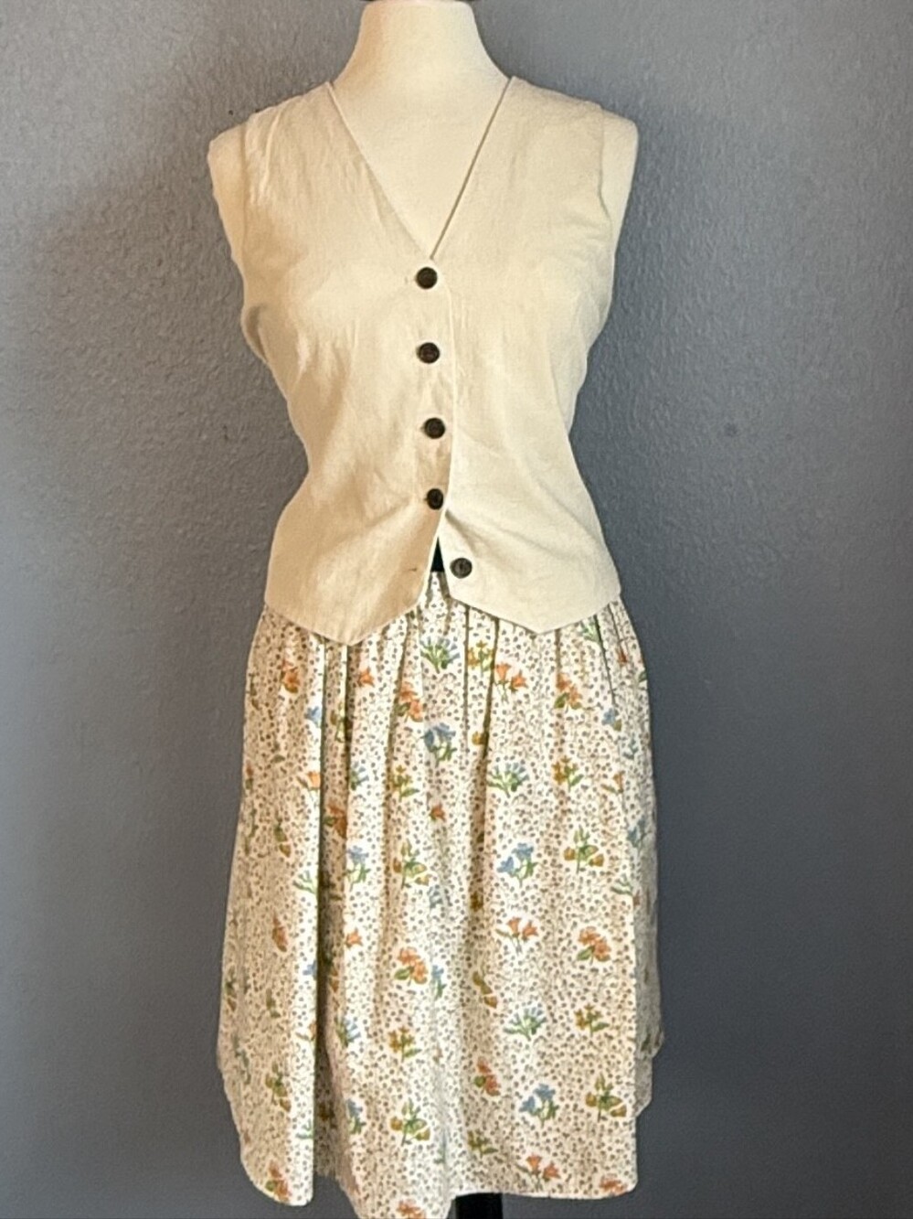 Fox & Shrew Floral Cream Skirt Size 2